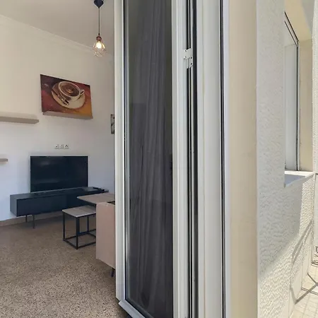 Soho Front 55sqm Apt In Athens