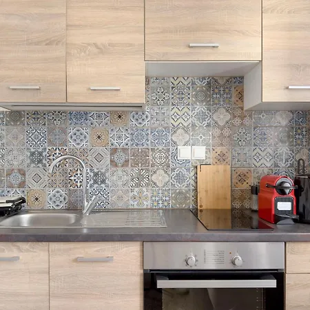 Soho Front 55sqm Apt In Athens